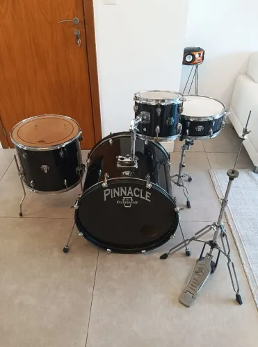 ## Bateria Ludwig Pinnacle 10,16,22, caixa 14x5,5, ferragens, estado de nova !!!