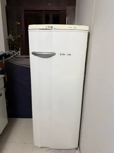 Geladeira electrolux 240L