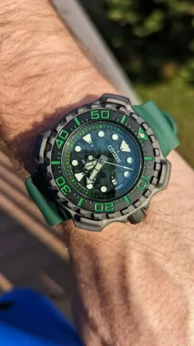 Relógio Citizen Promaster Tuna Verde  Bn0228-06w Titânio