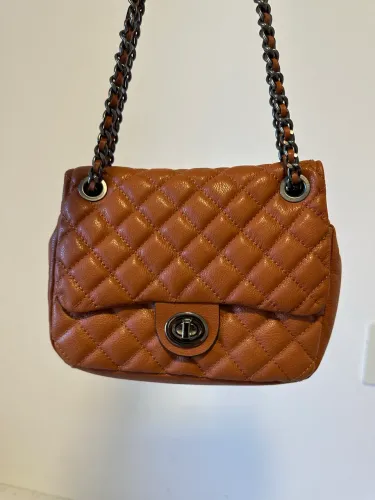 Bolsa de couro matelassê caramelo