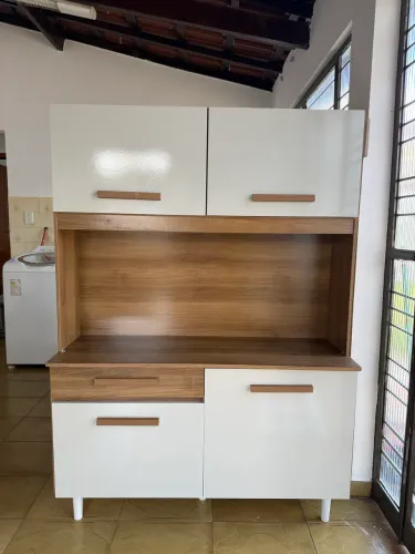 Armário de Cozinha / Buffet Multiuso - Pouco Uso