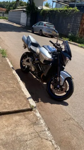 Vendo Susuki b-King 1340cc ano 2011