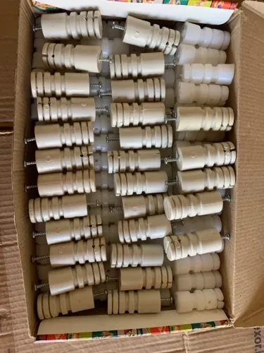 Isoladores para cerca elétrica