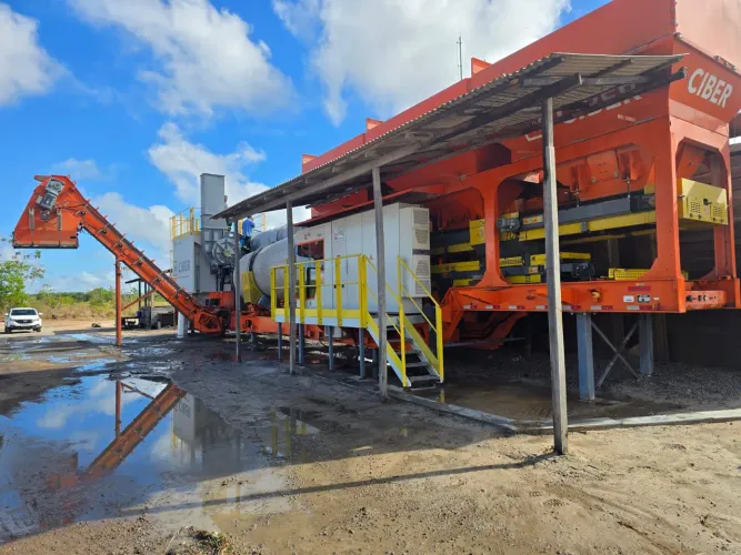 Usina de asfalto marca CIBER inova 1.500 ton/hora ano 2022 R$ 3,7 milhões