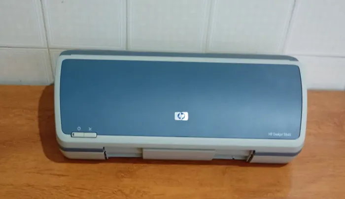 impressora HP Deskjet 3845 compacta de cor azul e cinza