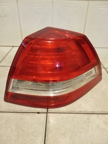 Lanterna traseira direita Chevrolet Omega 2009