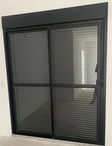 Porta balcão com persiana  linha gold