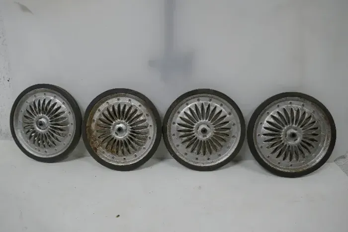 rodas de carro de ferro antigo Bandeirantes e outros