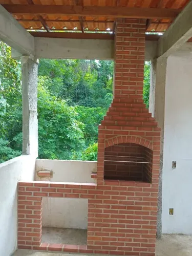 Churrasqueira e base pra bancada de 1 metro tijolo vermelho