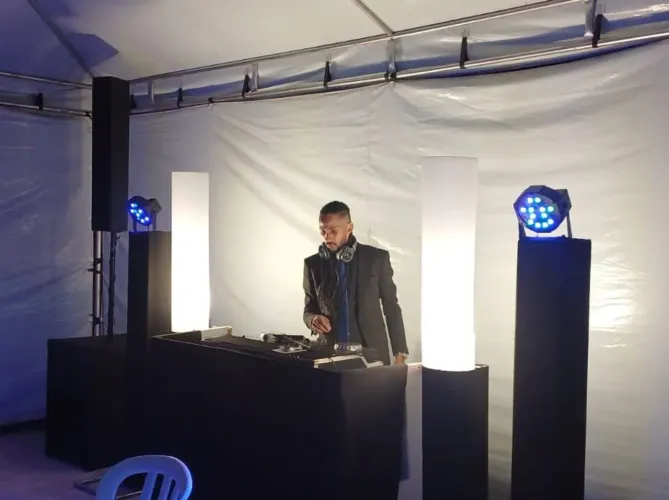 DJ , estrutura,som, iluminação, pista de dança 