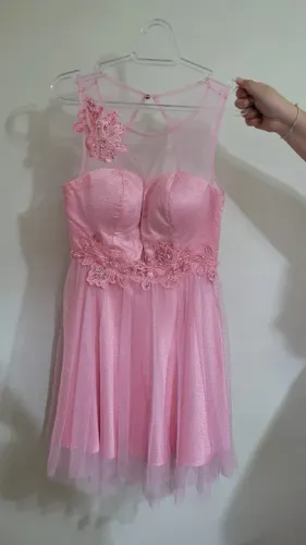 Vestido de festa curto rosa claro com brilho