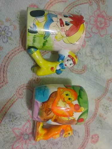 Par Canecas antigas em louça 