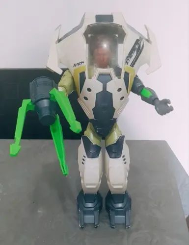 Boneco Max Steel N-tek Adventure com Garra e Armadura.
