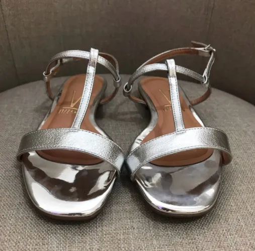 (TAM: 34) sandália rasteira prata vizzano