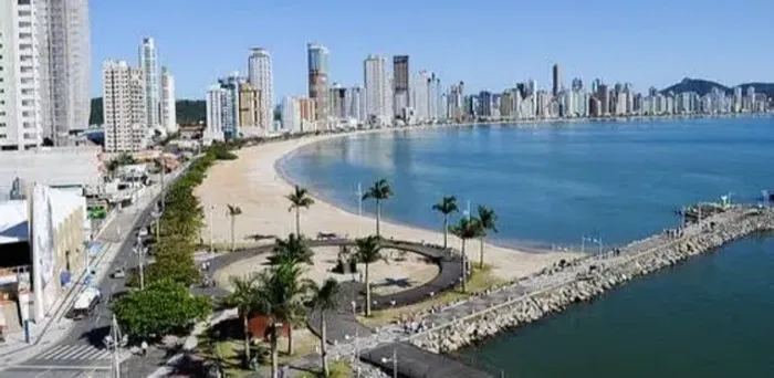Loja frente mar para locação! Prédio luxuoso de Balneário Camboriú!