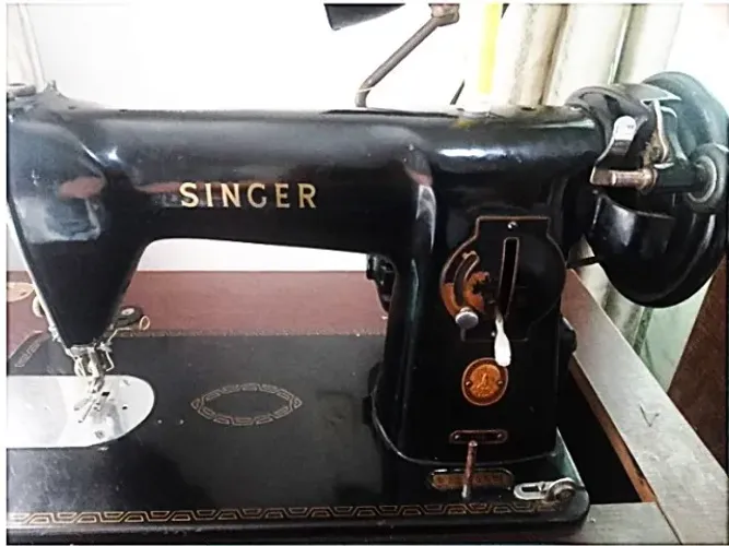 Maquina de Costura Singer modelo 15 C Raridade - No Cartão