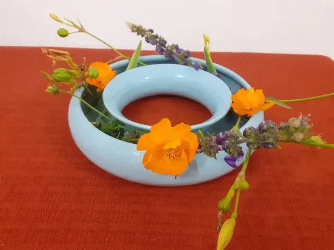 Vaso em forma de anel para Ikebana