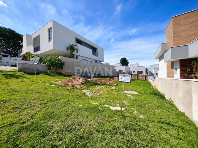 Terreno à venda no Condomínio Porto do Sol em Valinhos na Davanti Imóveis.