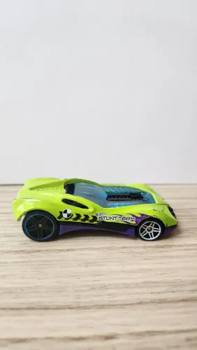 Hot Wheels CUL8R Stunt Team verde - 2003 - séries "Stunt Team"-