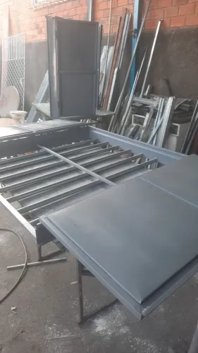 Janela nova com grade 