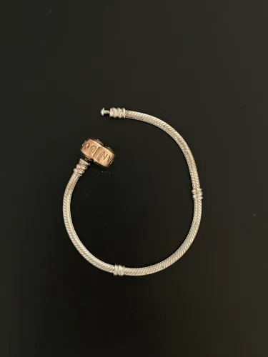 Pulseira Pandora com fecho rose