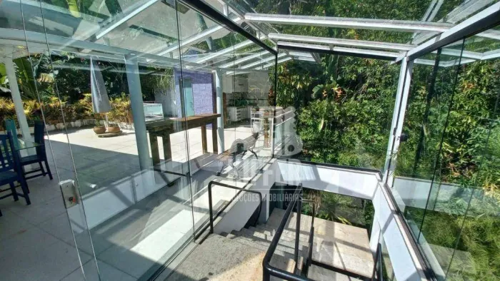 Casa com 3 Suítes e Área Gourmet no Condomínio Fazendinha