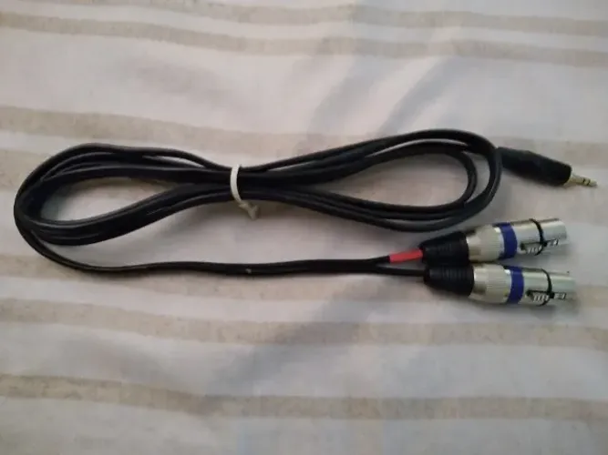 Cabo de Áudio Split "Y" XLR (fêmea estéreo) x P2 (macho estéreo)