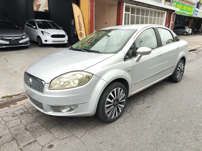Fiat Linea Essence Dualogic 1.8 Flex 16V 4P 2013