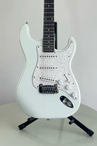 Guitarra G&L Tribute S-500