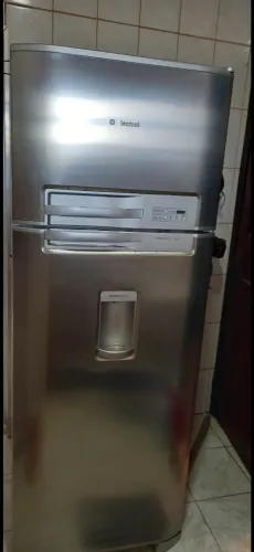 Geladeira inox Eletrolux (pra assistência)