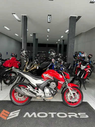 IMPERDIVEL!!! CB TWISTER 250cc VERMELHA 2022, com pouco km e bom estado de conservação