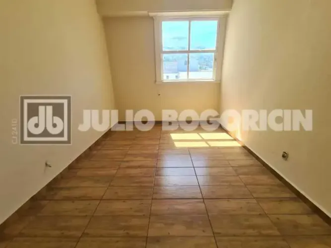 Apartamento : Padrão / Residencial / Catete