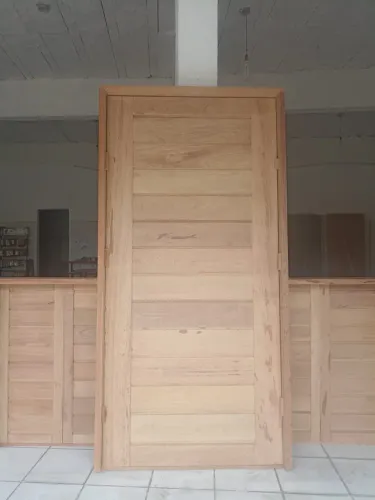 Portas de angelim de 1 M com caixote 