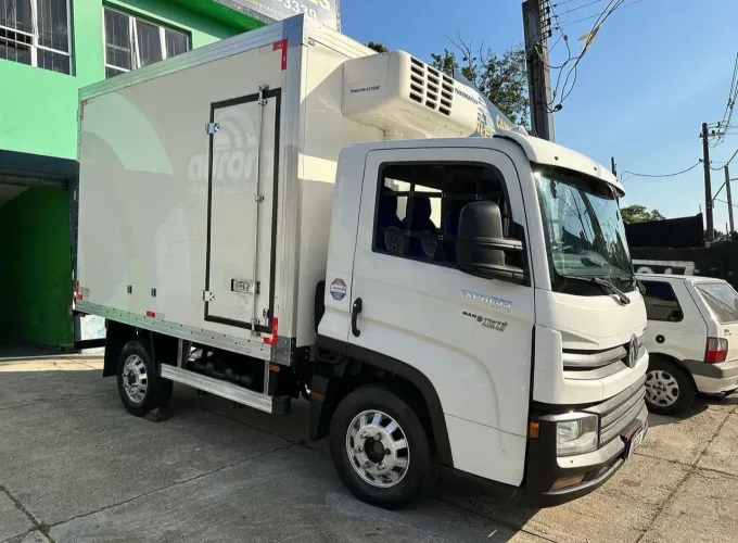 VW Delivery Express  baú Refrigerado 