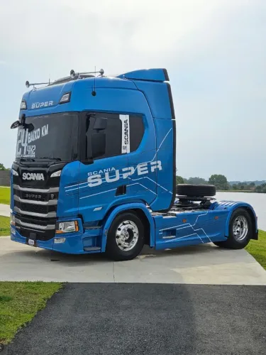 Scania R460 SUPER Ano 24 Tração 4x2 Farol de Teto Geladeira Ar Digital, B marítima 