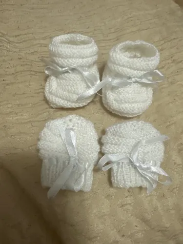 Conjunto de sapatinho e luvinha branco 0 a 6 meses 
