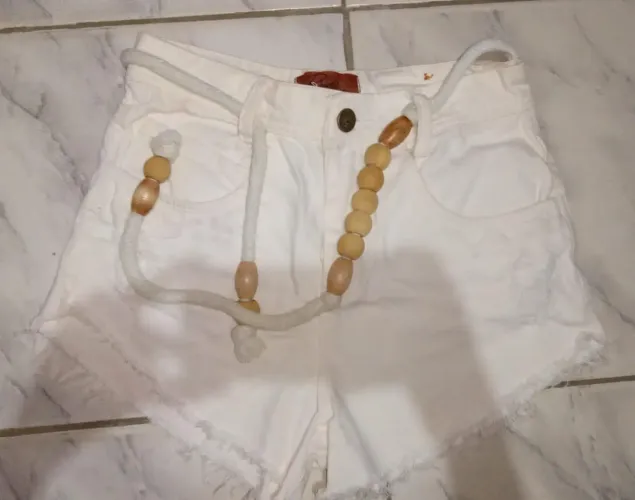 Short Jeans Branco com cinto