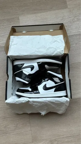 Tênis Nike Air Jordan 1 Mid Carbon Fiber Panda Preto e Branco Original