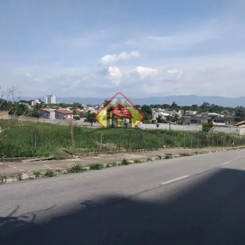 Terreno com 4 mil m² para locação em Taubaté