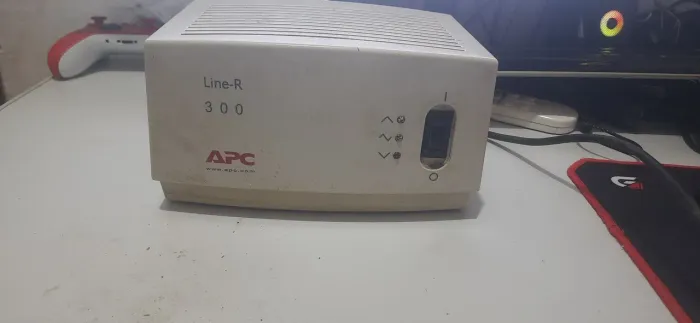 Estabilizador  APC Line-R 300