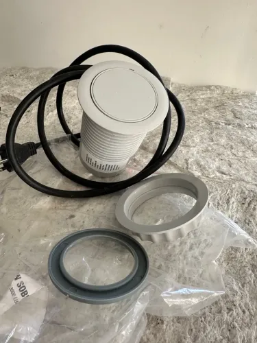 Mini Totem Retrátil QTMOV POP 2 Tomadas 20A 220v - cinza