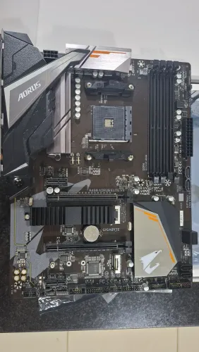 Placa mãe Gigabyte Aorus B450 elite v2, ler descrição!