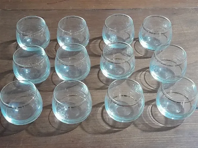 12 copos whisky