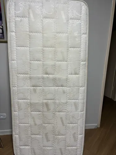 Colchao de Solteiro com Molas 