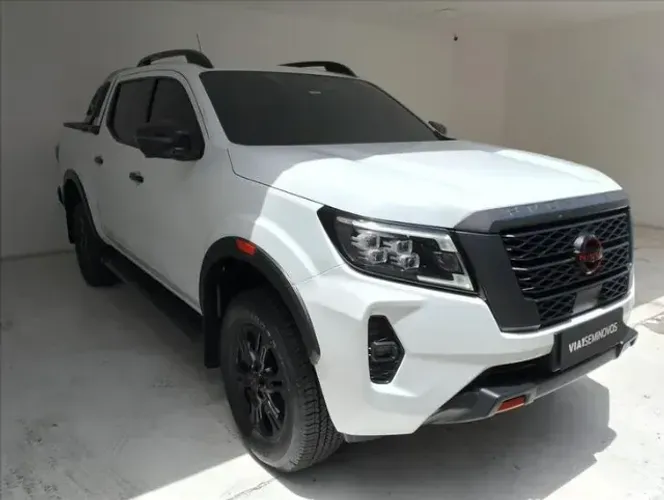 Nissan FRONTIER 2.3 16V TURBO DIESEL PRO4X CD 4X4 AUTOMÁTICO R$ 220.990,00
