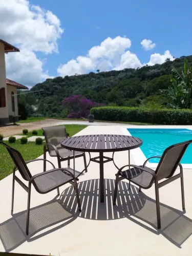 Conjunto de Mesa e Cadeiras para área externa