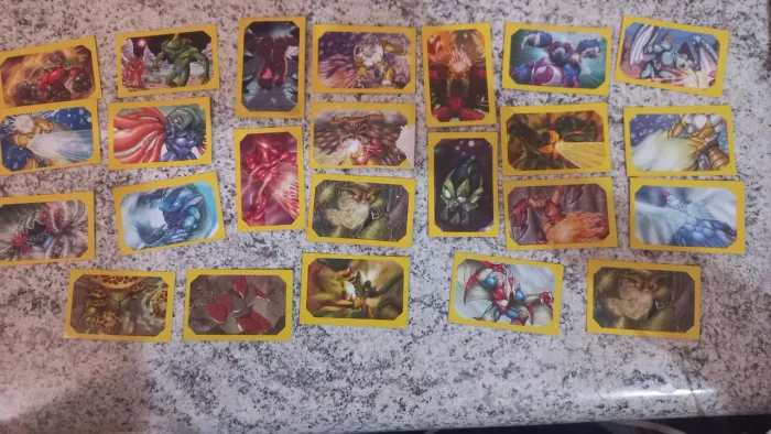 Lote com 32 figurinhas do Álbum - Gormits