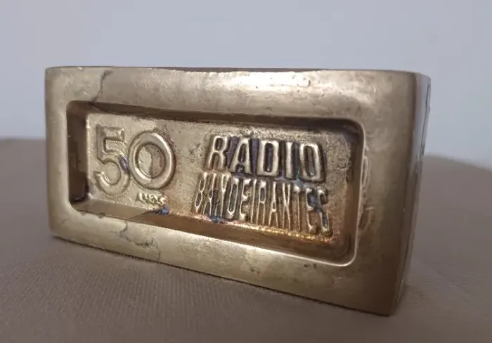 Troféu Rádio Bandeirantes 50 anos - bronze maciço 