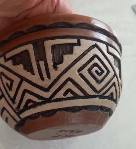 Pote decorativo artesanal com design étnico