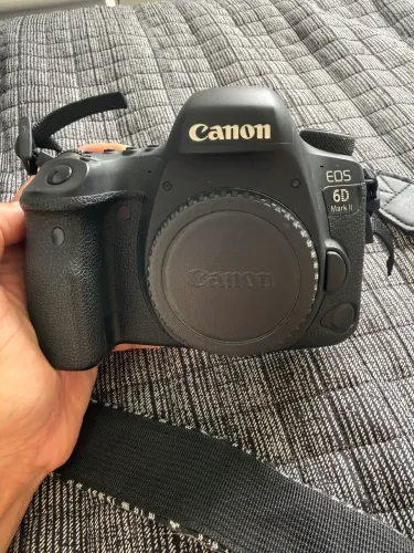 Câmera cânon 6D mark II